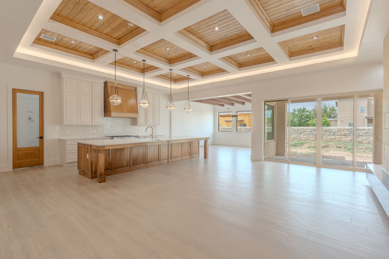 Covered patio with mountain views, El Paso new home
